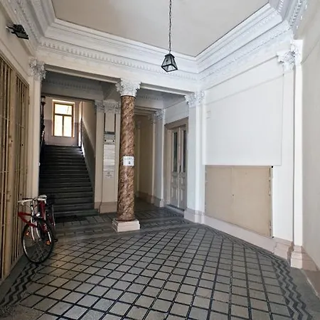 Lonlon Budapest